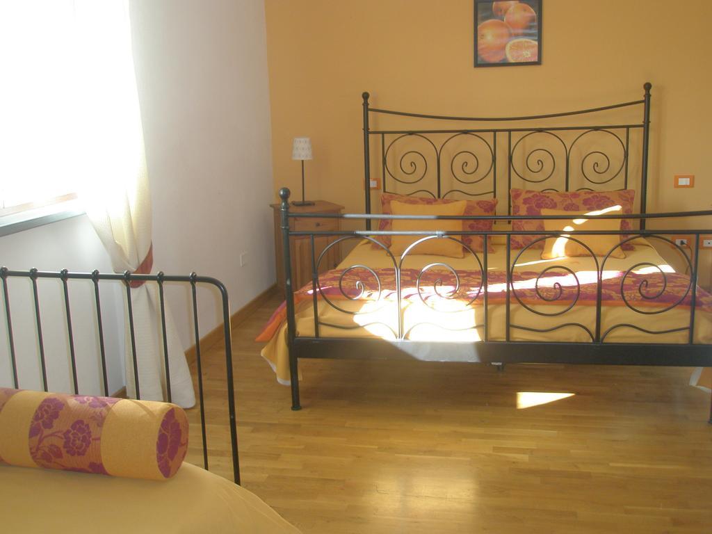 Apartamento La Rondine Lucca Habitación foto